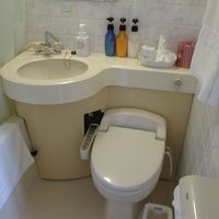 別館のユニットバスです。温泉の大浴場は別館の３階にあります。