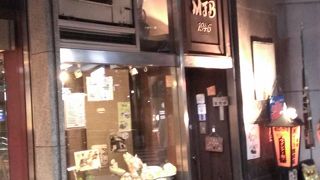 オフィス街の一角に落ち着く空間