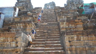 彫刻などの装飾がほとんどない