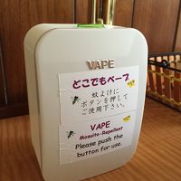 部屋には電気蚊取り器があります