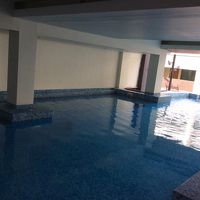 リゾート感の無い無理矢理作った感じのプール