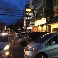 本館から少し離れたマッサージ屋の前から