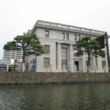 船からの旧日本銀行松江支店