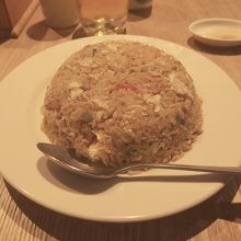 最初にチャーハンが来るとは思わなかった。日本の大盛りレベル