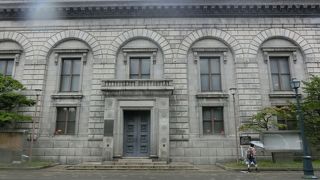 旧銀行の建物の中で、破格の豪華さ