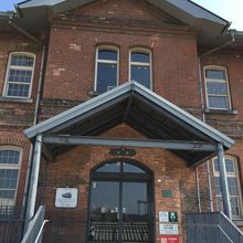 二階建ての本館