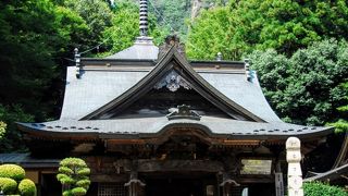 山深い場所にあるお寺の中では参拝が楽