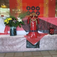 入口になぜか甲冑！