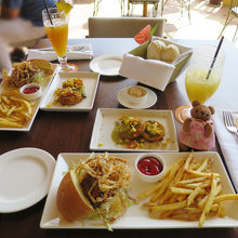 一品を二人でシェアしても、このボリューム！