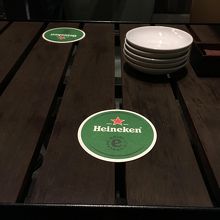 オープンエアスペースのテーブル