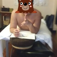 こんな感じでパンツ一丁で施術を受けます♪(^_^)/
