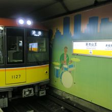 銀座線（溜池山王駅で）