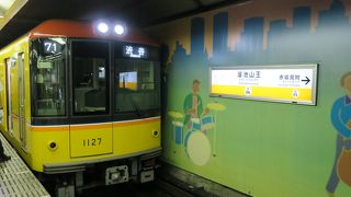 新しい車両だがレトロな感じ