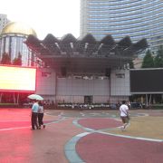 雨の世紀広場 (南京東路）