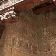 曼荼羅壁画と木造の彫刻