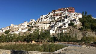 朝のお勤め(お祈り)に参加できる僧院