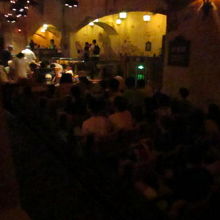 到着したライド、