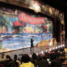 座席のあるステージ