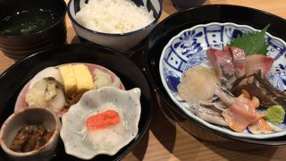 新幹線改札近く(新大阪駅構内)なので列車の待ち時間はもちろん、駅を降りて昼食夕食にもオススメ！