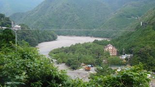 なが～いつり橋です