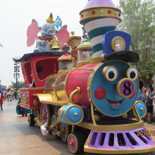 列車がテーマです。ダンボが乗ってます。