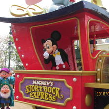 ミッキーマウスは中国語「米奇」です