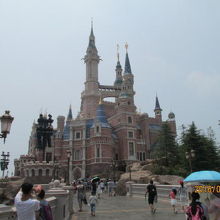 高さは60mでディズニー史上最大。