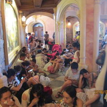 史上最大のお城は史上最大の休憩場所。