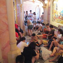 史上最大のお城は史上最大の休憩場所。