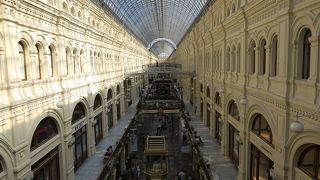 赤の広場に面して建つ