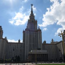 迫力のあるモスクワ大学の建物