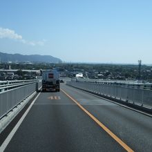 境港側は、カーブもあり急坂に見えまん。（これは下りの写真）