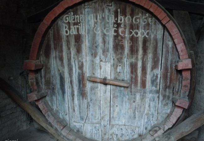 巨大なワイン樽