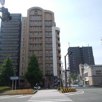 ホテルオークラ向かい。昭和通りに面しています。