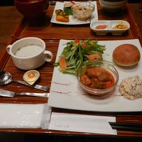 朝食のセットメニュー。少しずついろいろ頂けるのが嬉しいです。