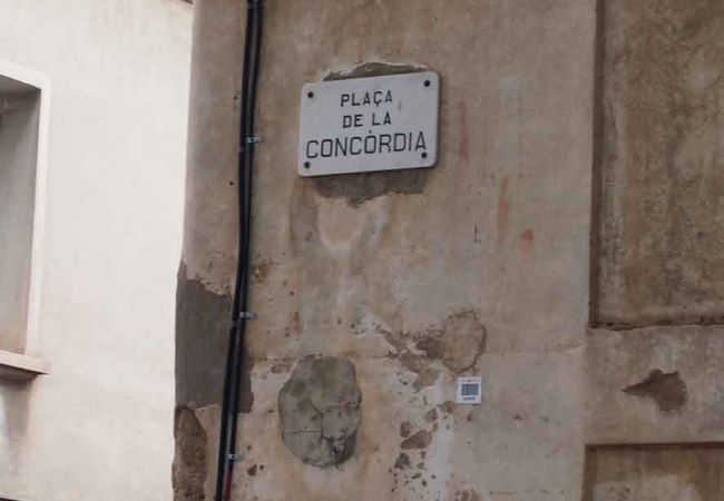 レメイ教会（La iglesia del Remei）の目の前にあるスクエアな広場