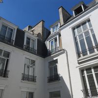 中庭側のホテル外観