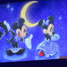 液晶テレビに映し出されたミッキーマウス