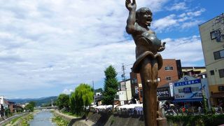 飛騨高山の街の中心を流れる川