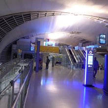 コンコース３階の通路です