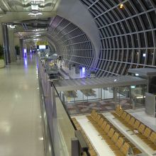 乗り換えの時の空港内C1に向かっていますが先の先です