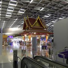 ４階のショッピングコーナー　ずっとずっと先まであります