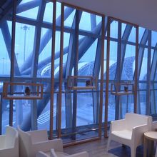 ラウンジ内の様子　スポットも見えます