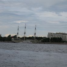 遊覧船の上から