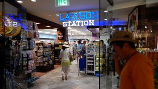 シェラトン１階にあるコンビニ、名前に馴染みがあるだけに気軽に入れます。