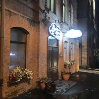 隣がケーキやさんです