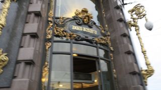 大きな本屋さんだが混んでいる