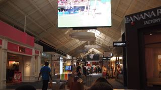 巨大アウトレット