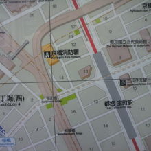 弾正橋は、都営宝町駅の西で、京橋消防署の南側にあります。