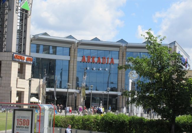 中心部からやや北のワルシャワ最大のショッピングモール